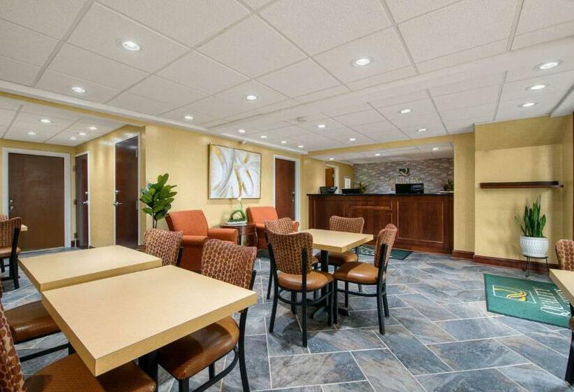 هتل Hibiscus Inn & Suites