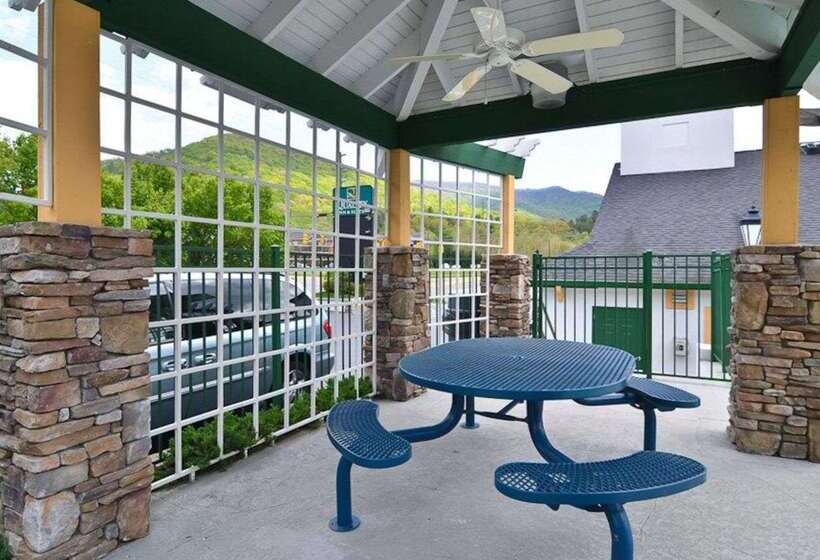 هتل Quality Inn & Suites Biltmore East