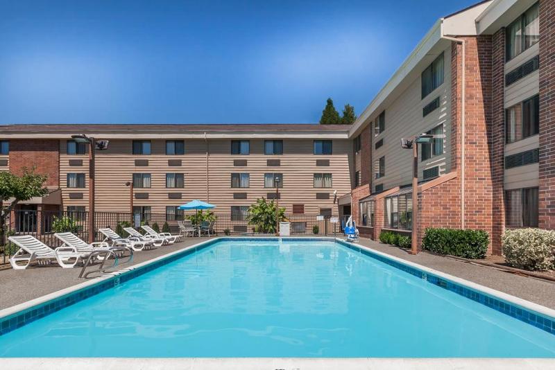 هتل Quality Inn & Suites Clackamas – Portland