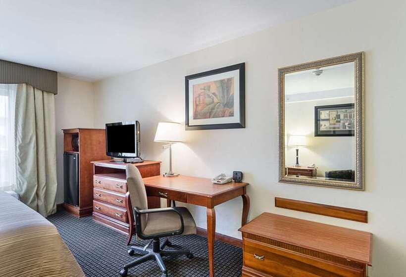 בית מלון כפרי Quality Inn & Suites Northampton Amherst