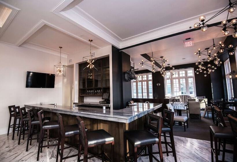 Redmont Hotel Birmingham, Curio Collection By Hilton