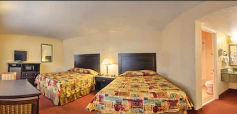 هتل Relax Inn And Suites