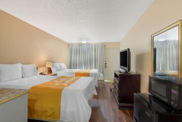 هتل Rodeway Inn Colonial Heights I95