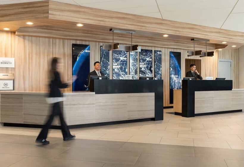 هتل Sheraton Suites Chicago O'hare