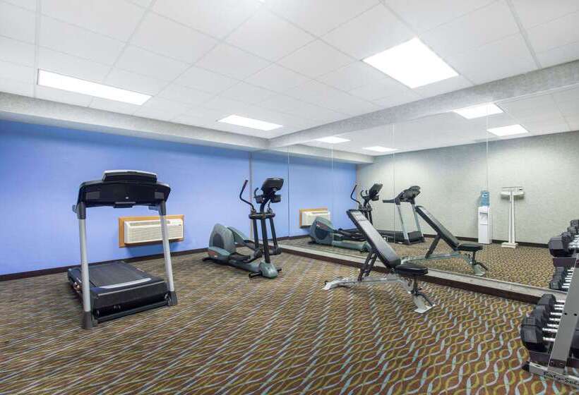 فندق Super 8 By Wyndham Beloit