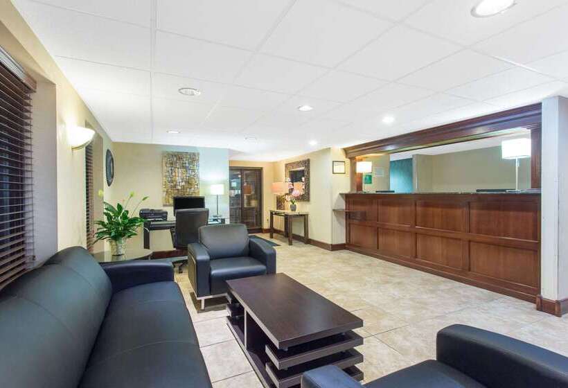 فندق Super 8 By Wyndham Beloit