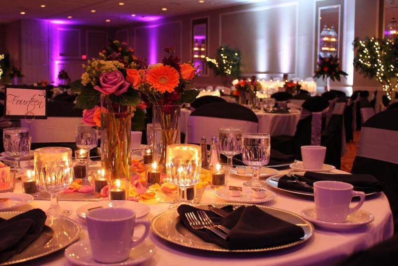 هتل The Avalon  And Conference Center