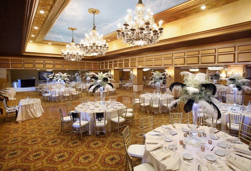 ホテル The Claridge