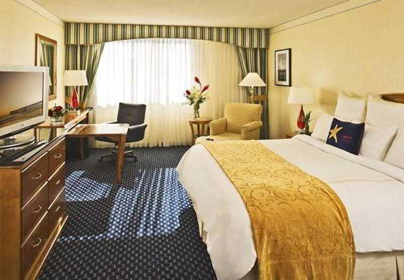 هتل Ventura Beach Marriott
