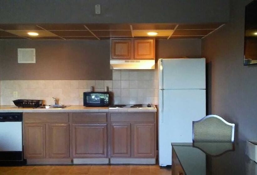 호텔 Whalers Inn And Suites