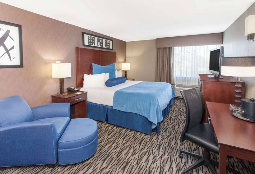 Hotel Wyndham Garden Elk Grove Village  O Hare