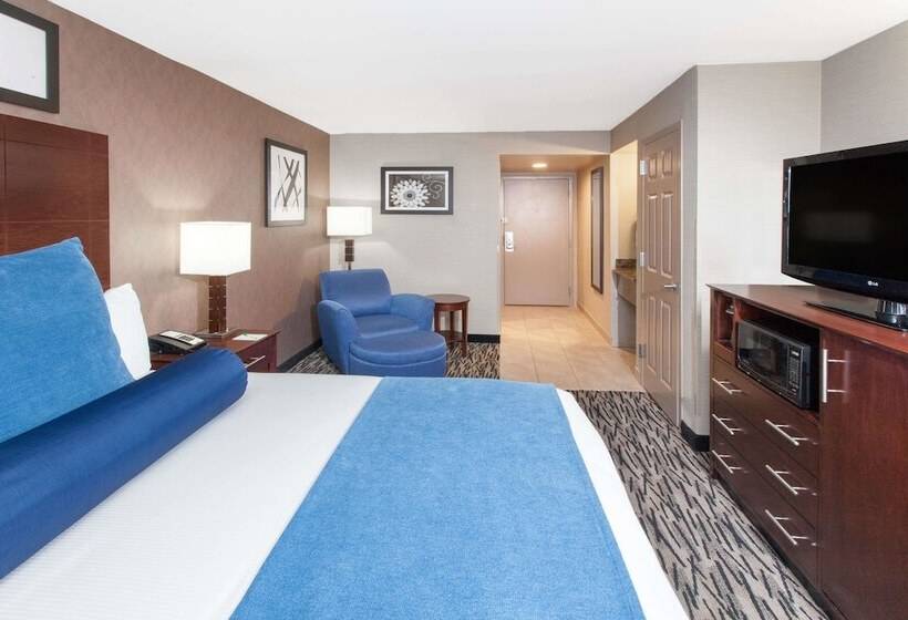 Hotel Wyndham Garden Elk Grove Village  O Hare