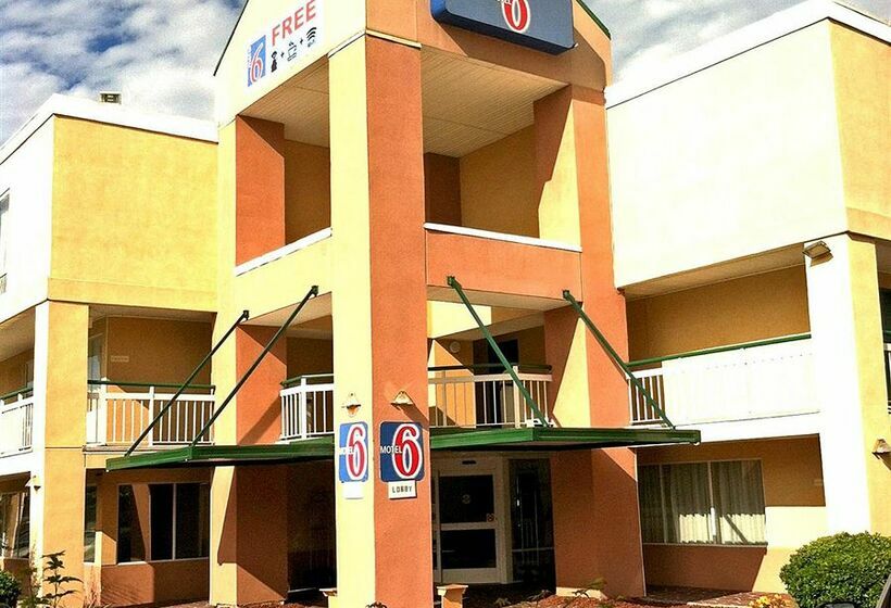 مُتل Econo Lodge Inn And Suites