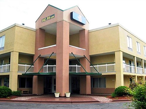 مُتل Econo Lodge Inn And Suites