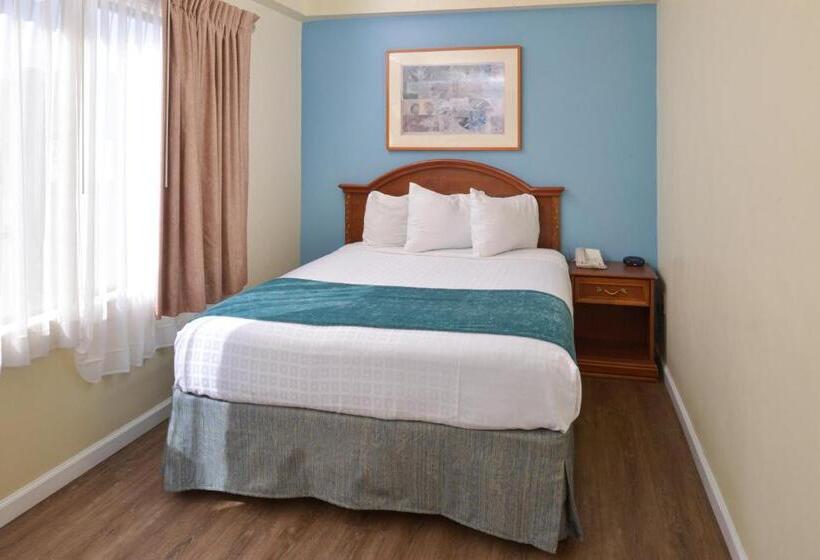 فندق على الطريق Edgewater Inn And Suites