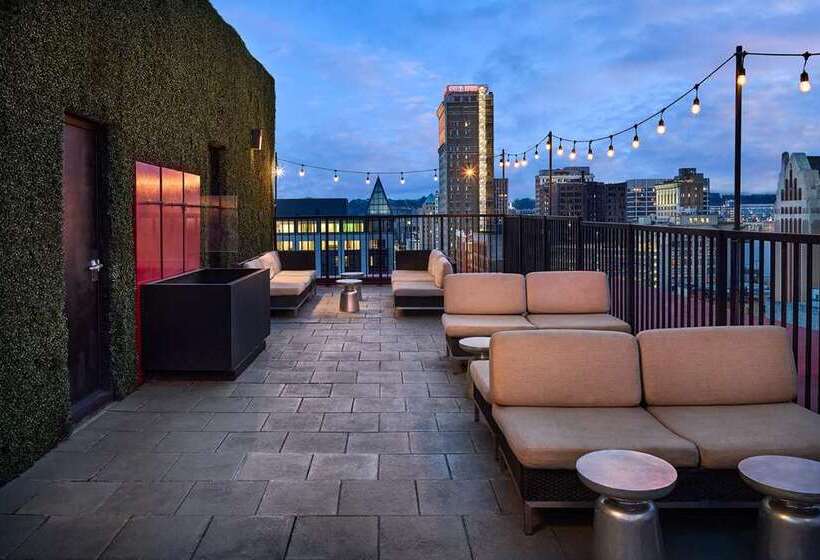 Redmont Hotel Birmingham, Curio Collection By Hilton