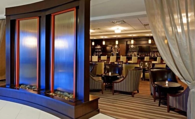 Отель Armoni Inn & Suites
