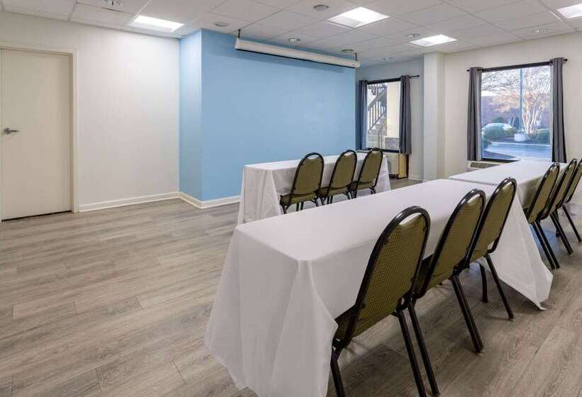 فندق Baymont By Wyndham Camp Lejeune