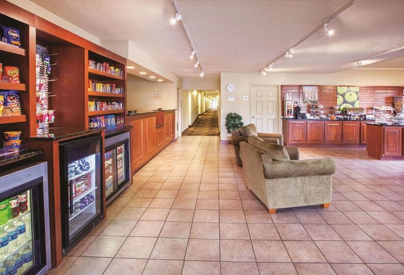 هتل Majestica Inn And Suites