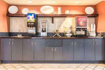 هتل Baymont By Wyndham Cincinnati Sharonville
