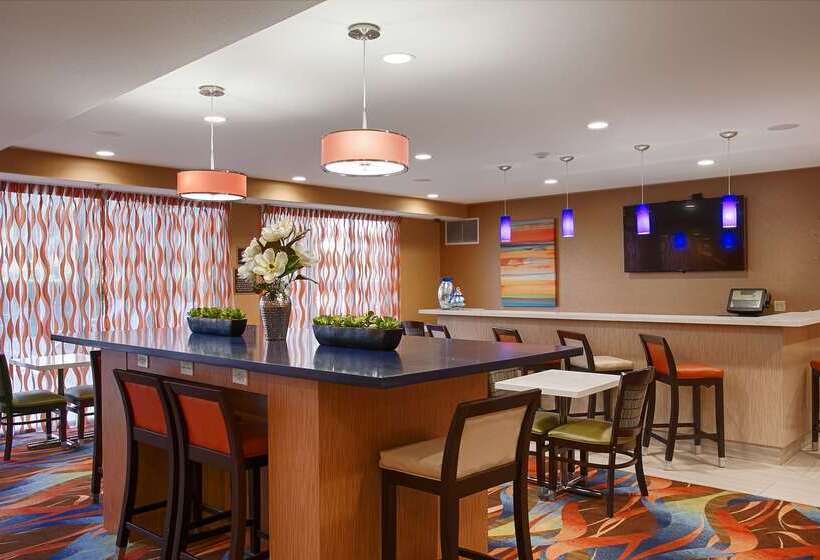 هتل Best Western Plus Fresno Airport