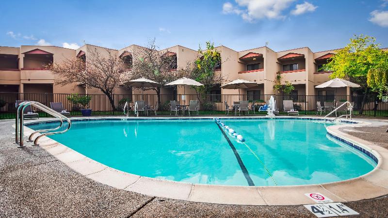 هتل Best Western Plus Wine Country Inn & Suites