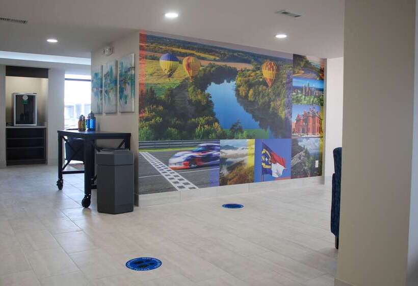 בית מלון כפרי Clarion Pointe Statesville