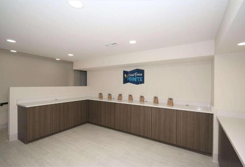 בית מלון כפרי Clarion Pointe Statesville