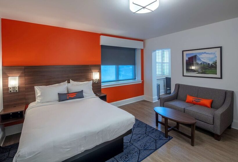 Collegian Hotel & Suites, Trademark Collection By Wyndham