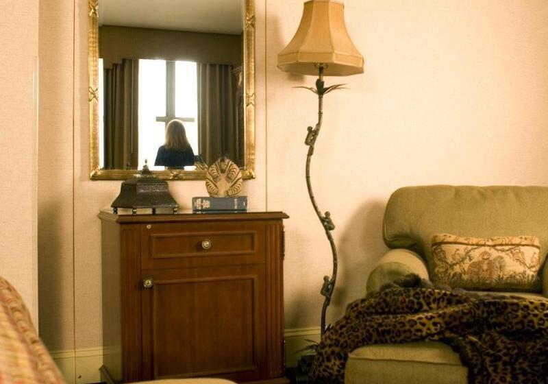 Collegian Hotel & Suites, Trademark Collection By Wyndham