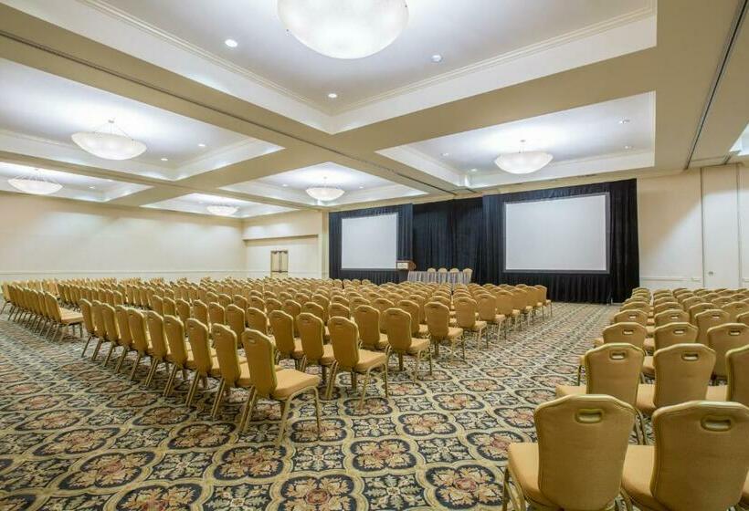 فندق Crowne Plaza Mission Valley