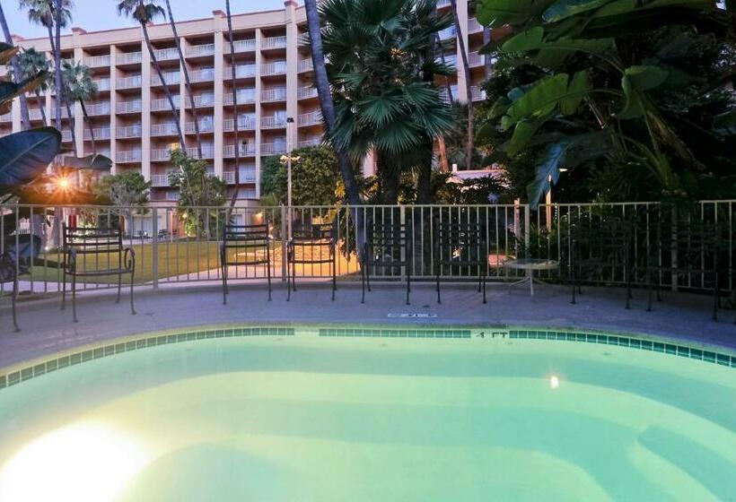 هتل Crowne Plaza  Mission Valley