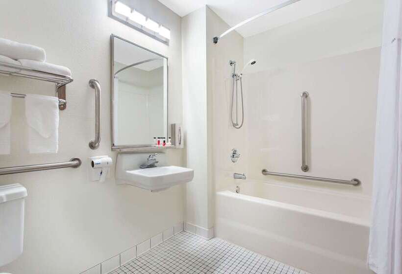 هتل Days Inn By Wyndham Austin