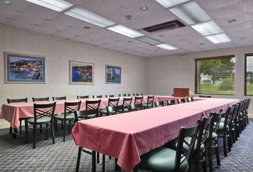 호텔 Days Inn By Wyndham Forrest City