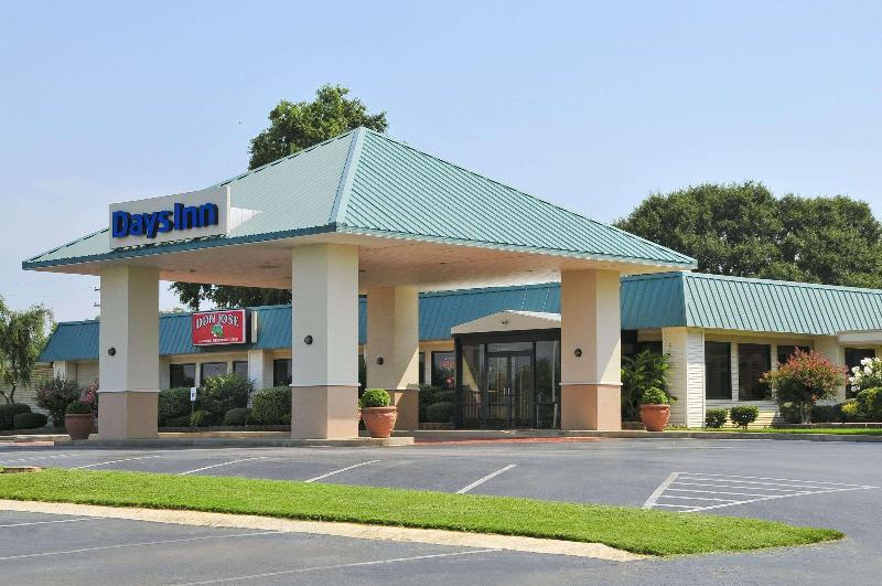 호텔 Days Inn By Wyndham Forrest City