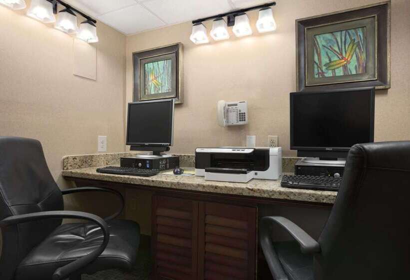 هتل Days Inn By Wyndham Las Cruces