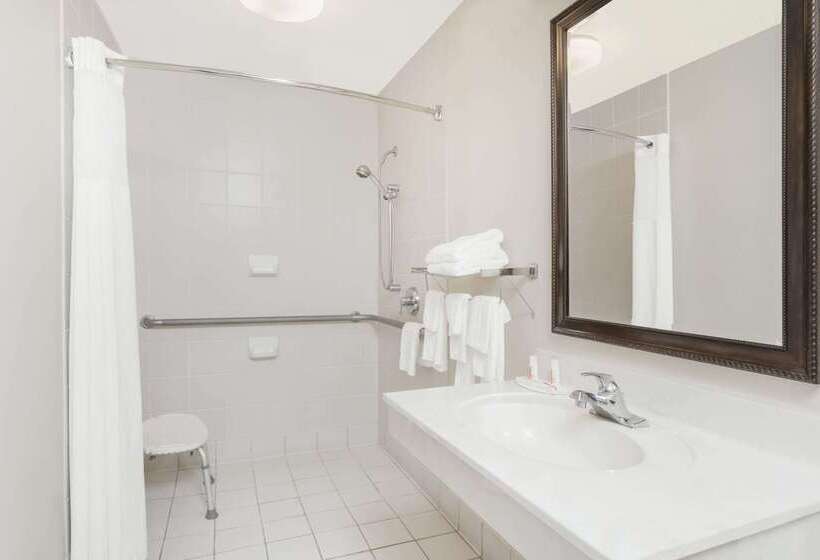 هتل Days Inn By Wyndham Seguin Tx