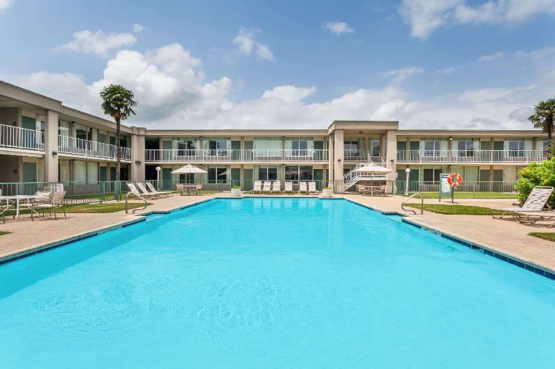 호텔 Days Inn By Wyndham Seguin Tx
