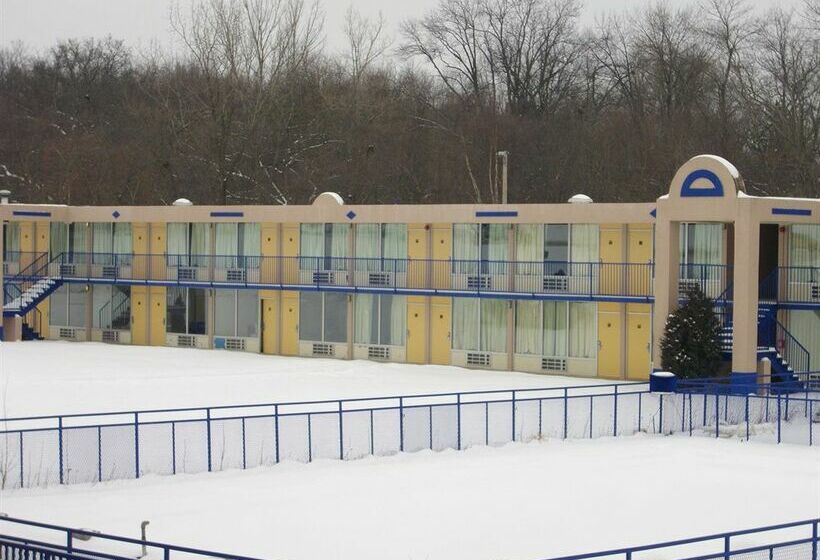 Отель Macomb Inn