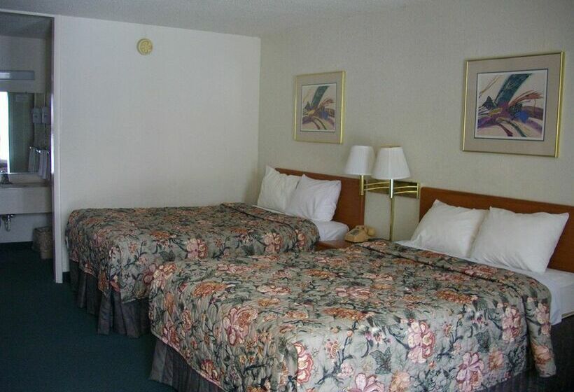 Отель Macomb Inn