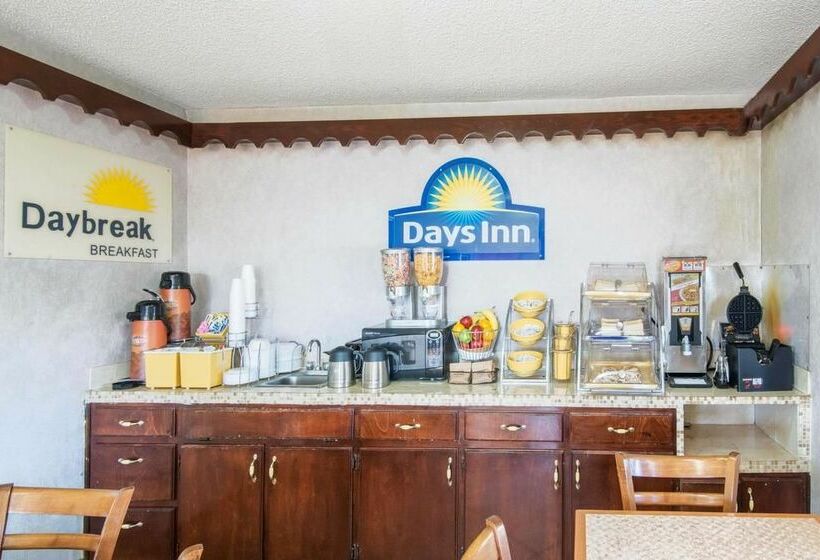 בית מלון כפרי Days Inn By Wyndham Opelika