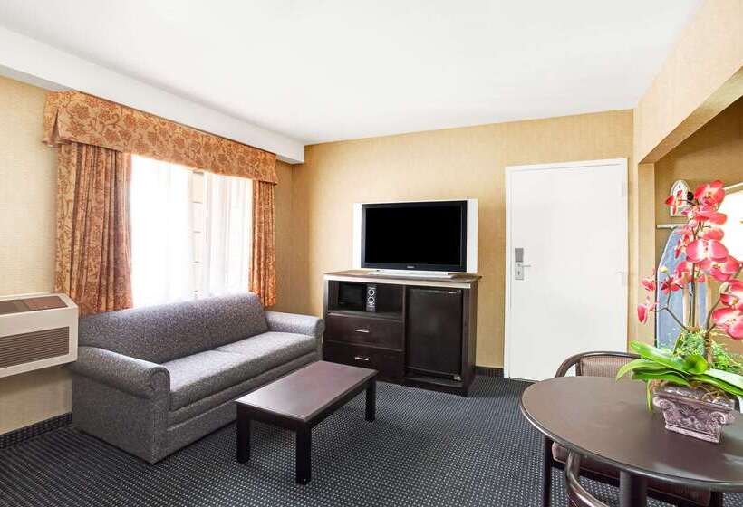 فندق Days Inn & Suites By Wyndham Artesia