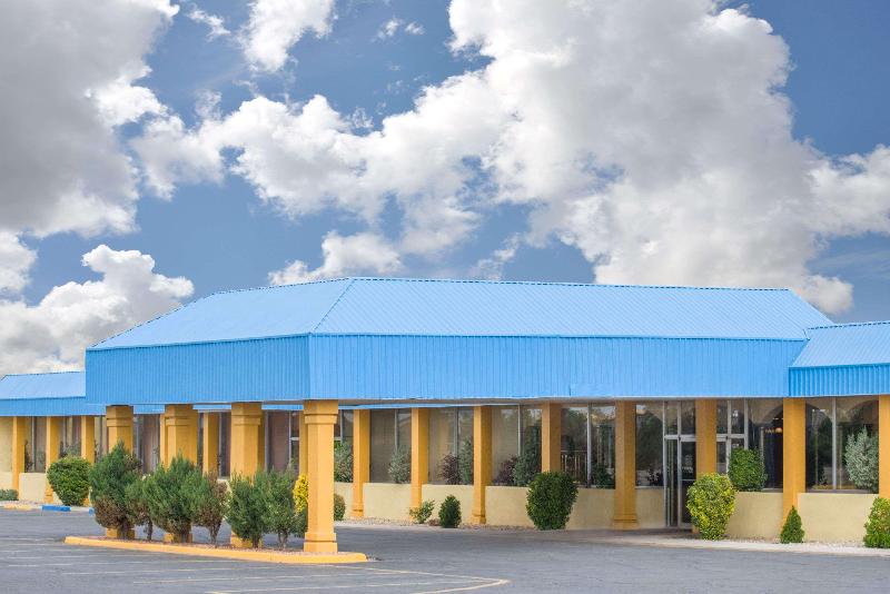 هتل Days Inn & Suites By Wyndham Clovis
