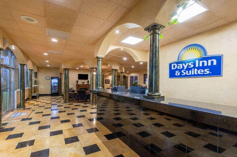 هتل Days Inn & Suites By Wyndham Clovis