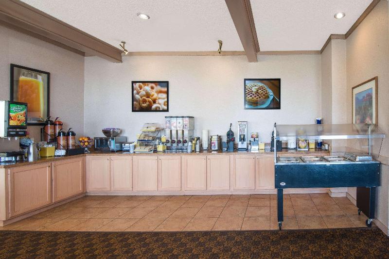 هتل Days Inn & Suites By Wyndham Clovis
