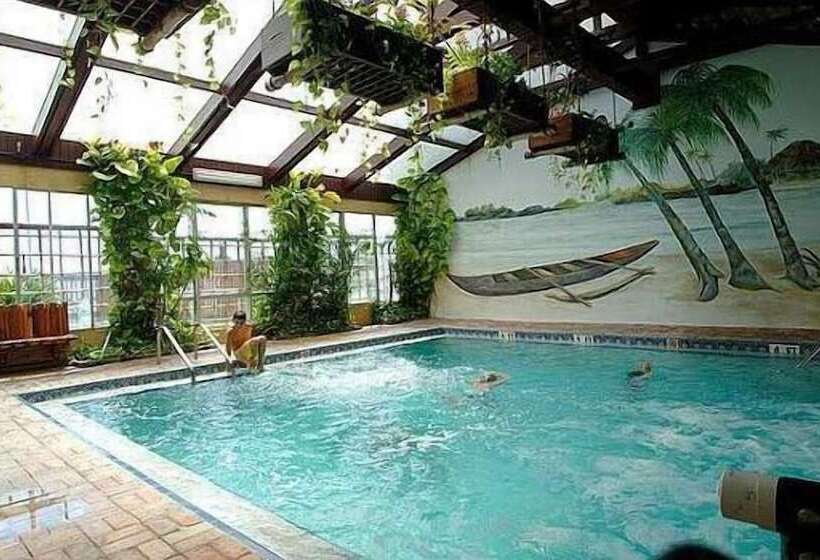 هتل Daytona Beach Hawaiian Inn
