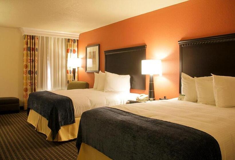 هتل Decatur Conference Center And
