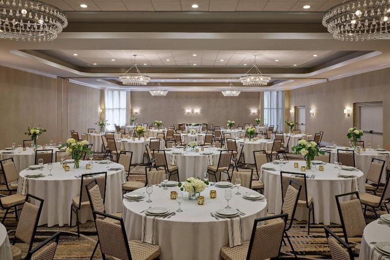 Delta Hotels By Marriott Chicago Willowbrook