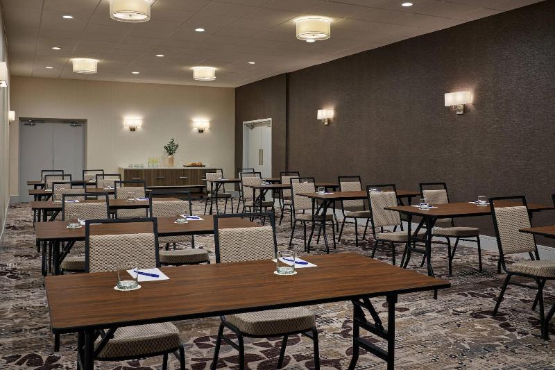 Delta Hotels By Marriott Chicago Willowbrook