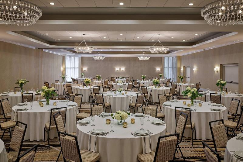 Delta Hotels By Marriott Chicago Willowbrook